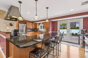 23 Middle Dr, Huntington, NY 11743 - Photo 7