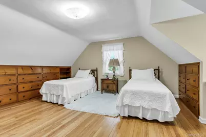 304 Old Courthouse Road, New Hyde Park, NY 11040 - Photo 19