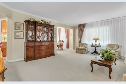 304 Old Courthouse Road, New Hyde Park, NY 11040 - Photo 9