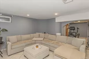 21 Chauncey Pl, Woodbury, NY 11797 - Photo 33