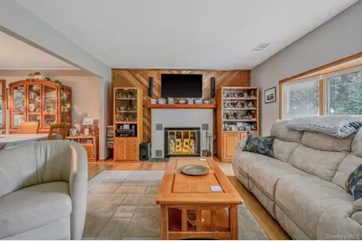 22 Beacon Drive, Sound Beach, NY 11789 - Photo 5