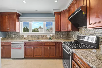 282 Houston Avenue, Mineola, NY 11501 - Photo 19