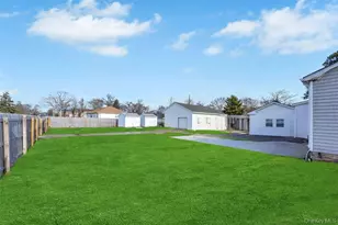 209 Jamaica Ave, Medford, NY 11763 - Photo 11