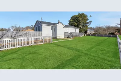 209 Jamaica Avenue, Medford, NY 11763 - Photo 7