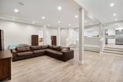 14 Michalis Court, West Islip, NY 11795 - Photo 9