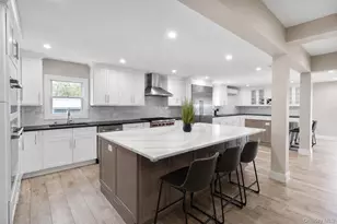 14 Michalis Ct, West Islip, NY 11795 - Photo 3