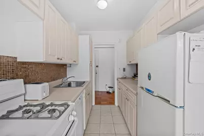 3103 Fairfield Avenue #4K, Bronx, NY 10463 - Photo 5