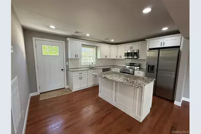 7 E Lakeland Street, Bay Shore, NY 11706 - Photo 7