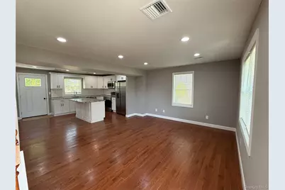 7 E Lakeland Street, Bay Shore, NY 11706 - Photo 5