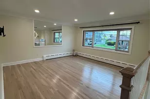 59 Dover St, Lindenhurst, NY 11757 - Photo 5