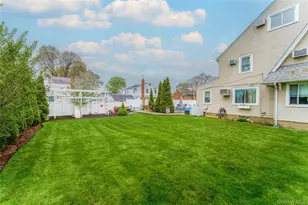 2258 2nd St, East Meadow, NY 11554 - Photo 23