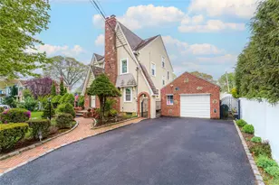 2258 2nd St, East Meadow, NY 11554 - Photo 3