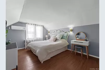 35 79th Avenue, New Hyde Park, NY 11040 - Photo 9
