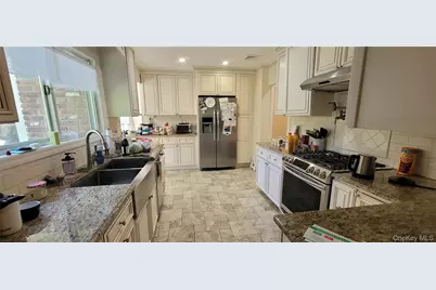 15 Somerset Drive S, Great Neck, NY 11020 - Photo 9