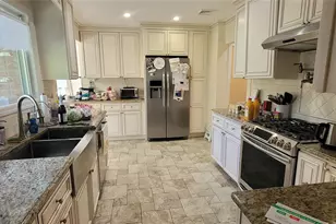 15 Somerset Dr S, Great Neck, NY 11020 - Photo 9