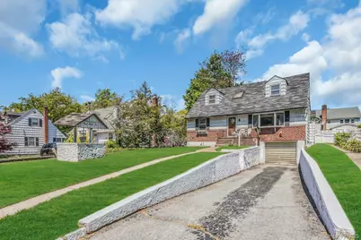 325 N Service Road, Roslyn Heights, NY 11577 - Photo 3