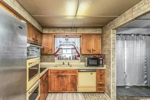 325 N Service Rd, Roslyn Heights, NY 11577 - Photo 11