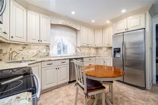 12 Link Ln, Hicksville, NY 11801 - Photo 5