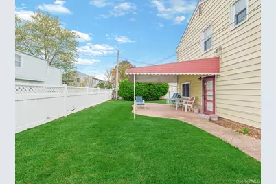 14 Greentree Circle, Westbury, NY 11590 - Photo 23