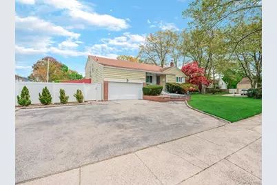 14 Greentree Circle, Westbury, NY 11590 - Photo 3