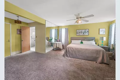 14 Greentree Circle, Westbury, NY 11590 - Photo 13