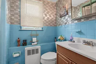 14 Greentree Cir, Westbury, NY 11590 - Photo 21