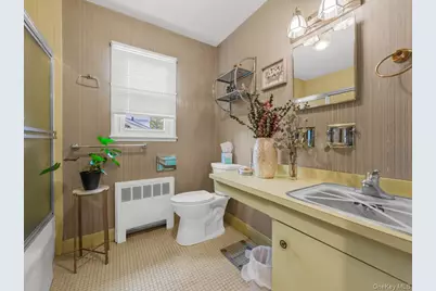 14 Greentree Circle, Westbury, NY 11590 - Photo 17