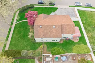 14 Greentree Cir, Westbury, NY 11590 - Photo 31