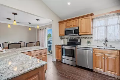 18 Ithaca Street, Lindenhurst, NY 11757 - Photo 13