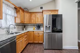 18 Ithaca St, Lindenhurst, NY 11757 - Photo 15
