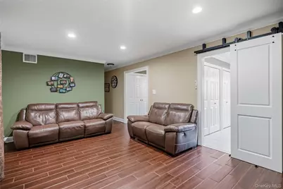 18 Ithaca Street, Lindenhurst, NY 11757 - Photo 27