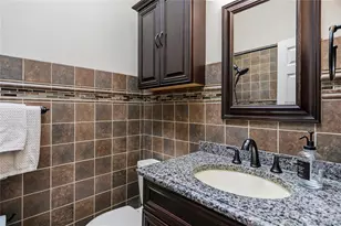 18 Ithaca St, Lindenhurst, NY 11757 - Photo 25