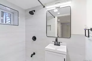 111-68 147th St, Jamaica, NY 11435 - Photo 21