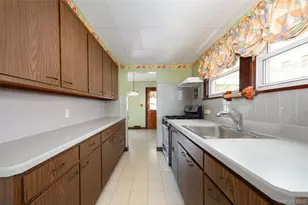 6 Irving Ave, Poughkeepsie, NY 12601 - Photo 9