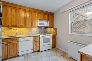 70-31 108th St, Forest Hills, NY 11375 - Photo 11