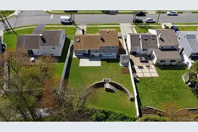 27 Jane Drive, North Babylon, NY 11703 - Photo 21
