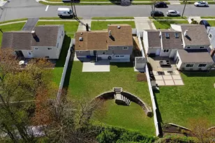 27 Jane Dr, North Babylon, NY 11703 - Photo 21