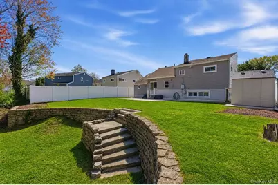 27 Jane Drive, North Babylon, NY 11703 - Photo 17