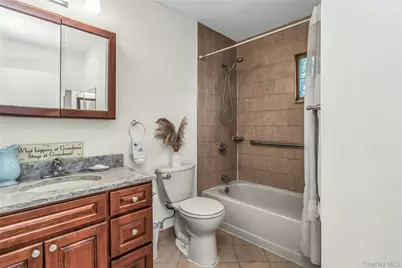 604 Center Briarwood Avenue, West Islip, NY 11795 - Photo 15