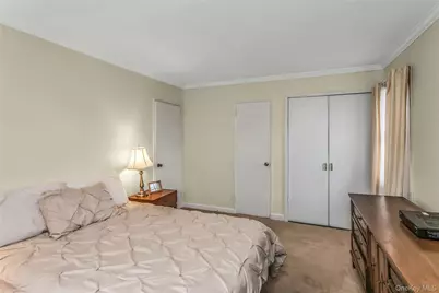 604 Center Briarwood Avenue, West Islip, NY 11795 - Photo 11