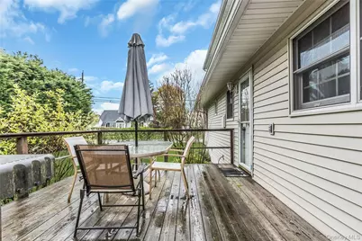 604 Center Briarwood Avenue, West Islip, NY 11795 - Photo 25