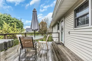 604 Center Briarwood Ave, West Islip, NY 11795 - Photo 25