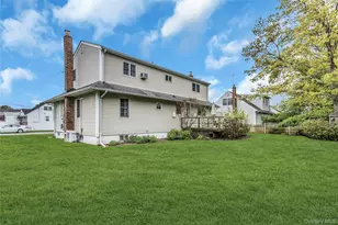 604 Center Briarwood Ave, West Islip, NY 11795 - Photo 23