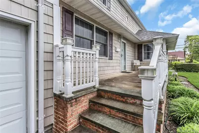 604 Center Briarwood Avenue, West Islip, NY 11795 - Photo 3
