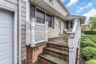 604 Center Briarwood Ave, West Islip, NY 11795 - Photo 3