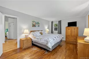25 Hollywood Dr, Plainview, NY 11803 - Photo 13