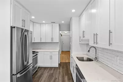 25 Hollywood Drive, Plainview, NY 11803 - Photo 3