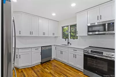 56 McArthur Lane, Smithtown, NY 11787 - Photo 15
