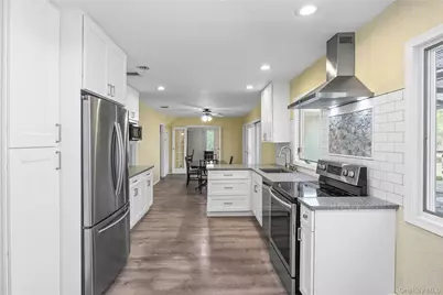 31 Marwood Place, Stony Brook, NY 11790 - Photo 17