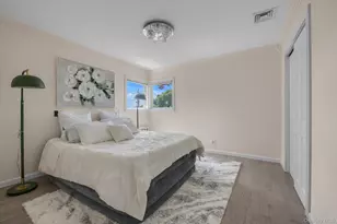 98 Belmont Cir, Syosset, NY 11791 - Photo 17